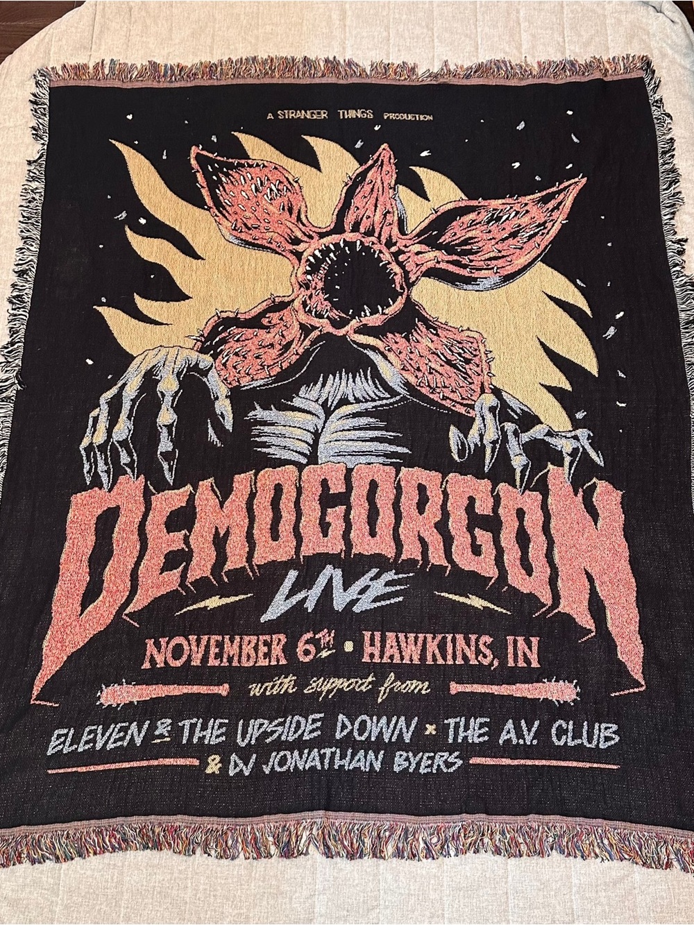 RARE Stranger Things LIMITED EDITION Demogorgon Live Woven Throw Blanket Fringe